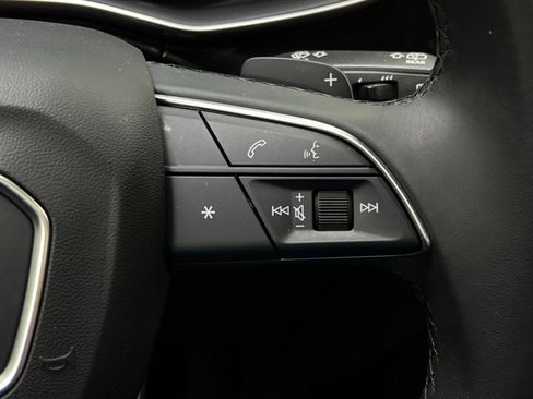 Used 2023 Audi Q7 3.0T Premium AWD/4WD image 42