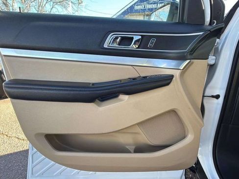 Used 2017 Ford Explorer XLT w/ Equipment Group 202A image 18