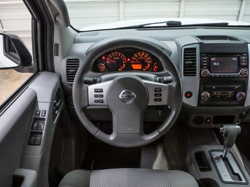 Used 2016 Nissan Frontier SV image 19