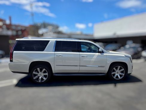 Used 2015 Cadillac Escalade ESV Luxury image 9