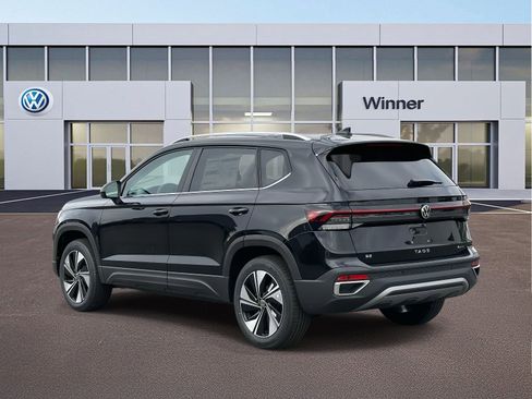 New 2026 Volkswagen Taos SE image 3