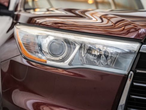 Used 2015 Toyota Highlander Limited w/ Driver Technology Package AWD/4WD image 14