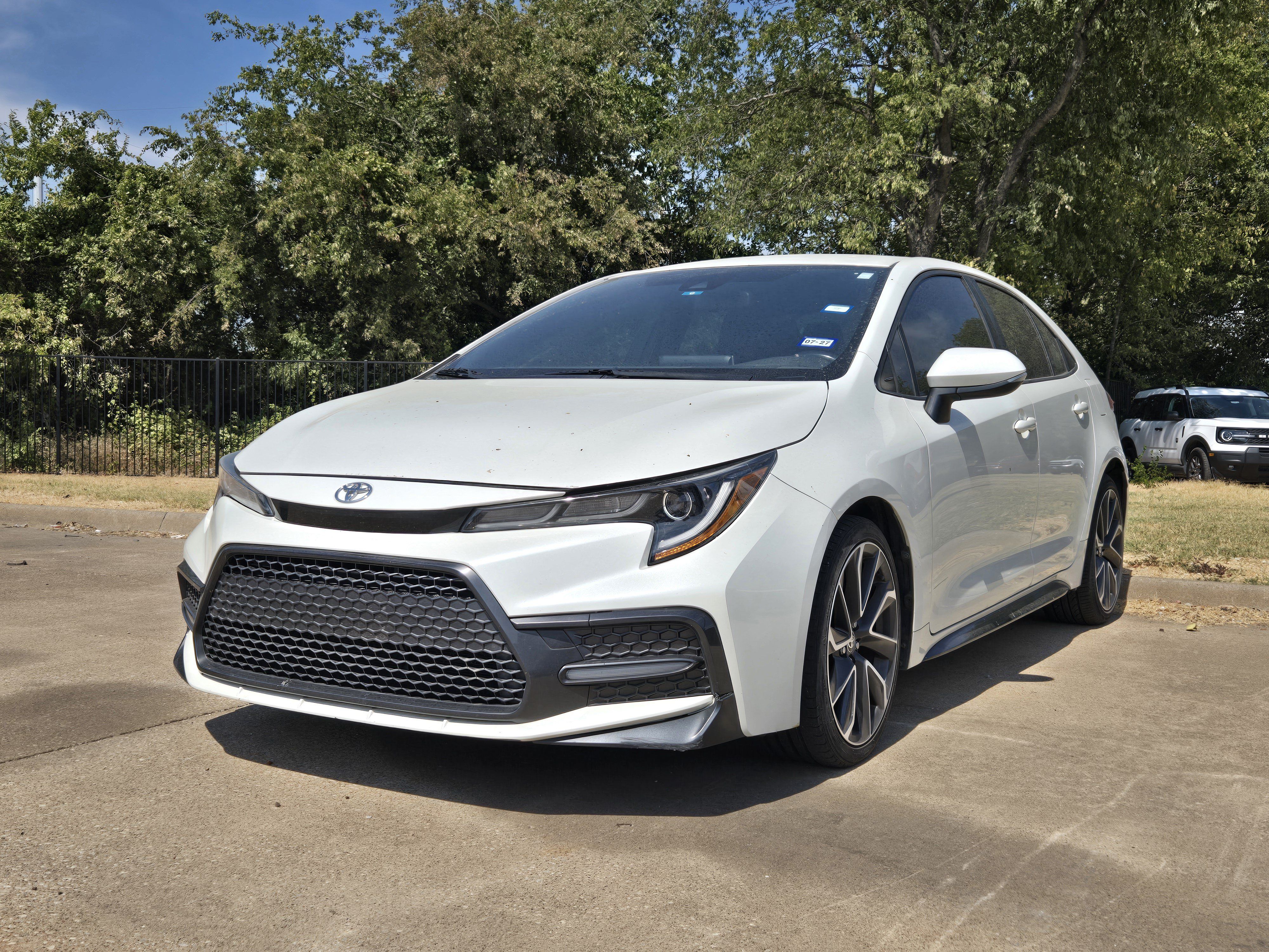 Used 2021 Toyota Corolla SE FWD image 3