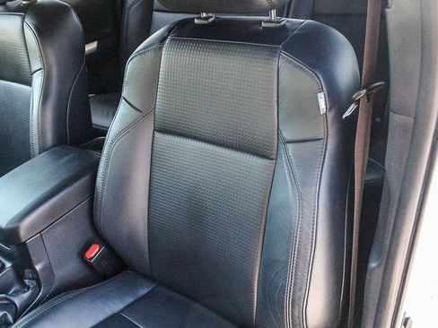 Certified 2022 Toyota Tacoma TRD Sport w/ TRD Premium Sport Package AWD/4WD image 32