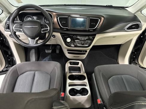 Used 2020 Chrysler Voyager LX FWD image 16