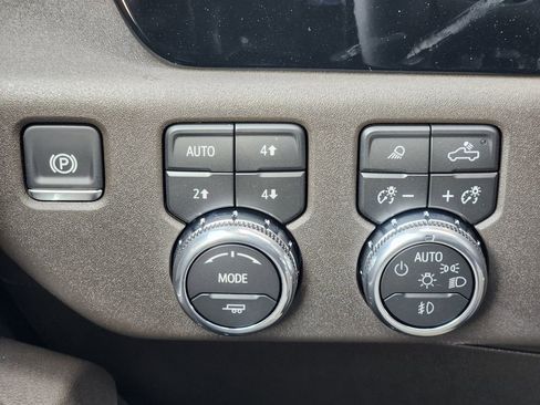 New 2026 GMC Sierra 3500 SLT w/ SLT Premium Package image 26