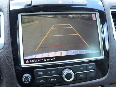Used 2013 Volkswagen Touareg TDI AWD/4WD image 33