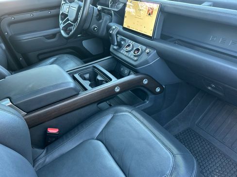 Used 2023 Land Rover Defender 130 X-Dynamic SE image 19