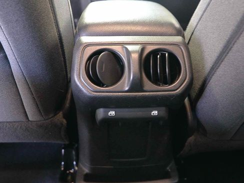Used 2024 Jeep Wrangler Unlimited AWD/4WD image 10