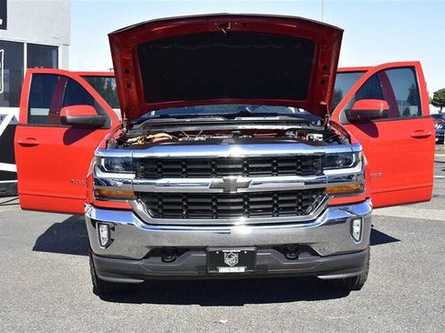 Used 2018 Chevrolet Silverado 1500 LT w/ LT Eassist Package image 34