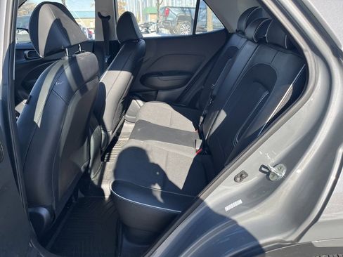 Used 2023 Hyundai Venue Limited image 23