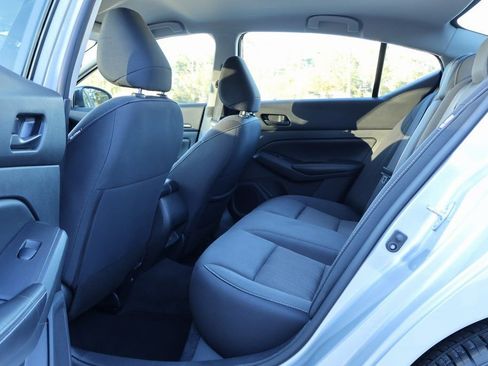 Used 2024 Nissan Altima 2.5 SV image 9