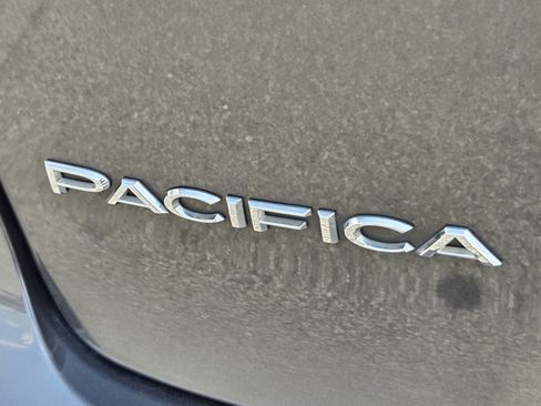 Used 2020 Chrysler Pacifica Limited w/ Tire & Wheel Group FWD image 33