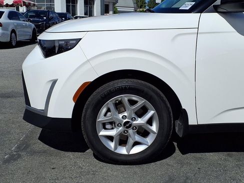 Certified 2024 Kia Soul S image 16