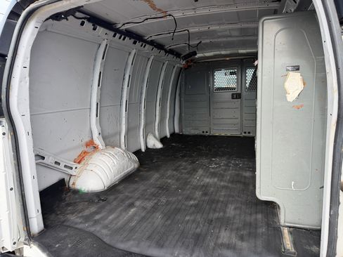 Used 2018 Chevrolet Express 2500 Extended w/ Driver Convenience Package image 22