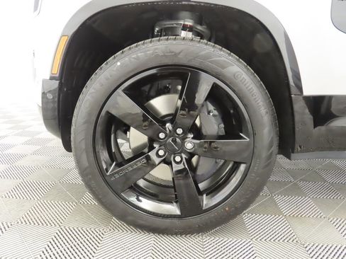 New 2026 Land Rover Defender 110 X-Dynamic SE image 30