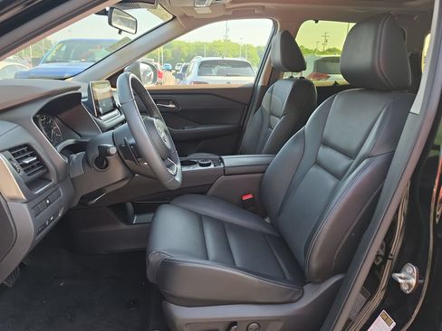 Used 2023 Nissan Rogue SV w/ SV Premium B Package AWD/4WD image 9