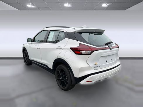 Used 2024 Nissan Kicks SR w/ SR Premium Package FWD image 3