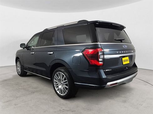 Used 2024 Ford Expedition Platinum image 3