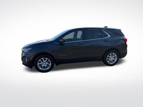 Used 2023 Chevrolet Equinox LT image 2
