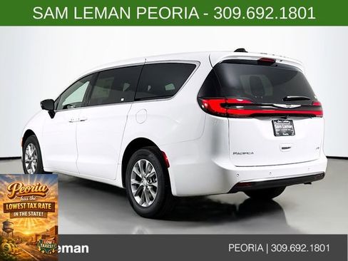 New 2026 Chrysler Pacifica Select image 5