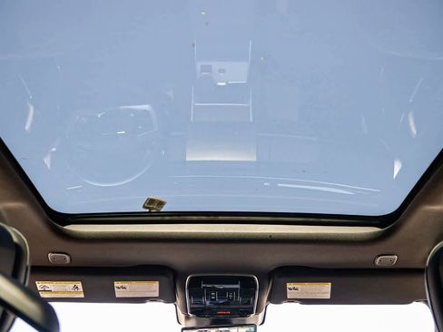 New 2026 Land Rover Range Rover Long Wheelbase SE image 16