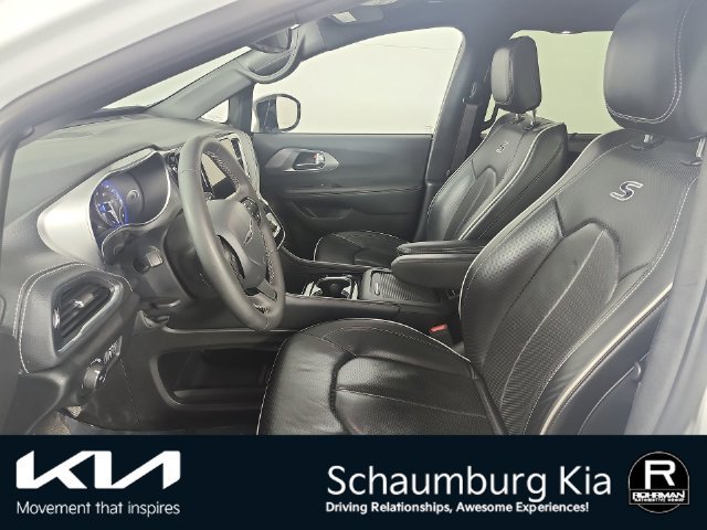 Used 2025 Chrysler Pacifica Limited FWD image 4