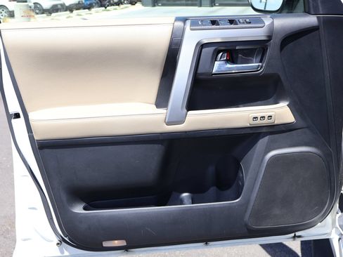 Used 2018 Toyota 4Runner Limited AWD/4WD image 9