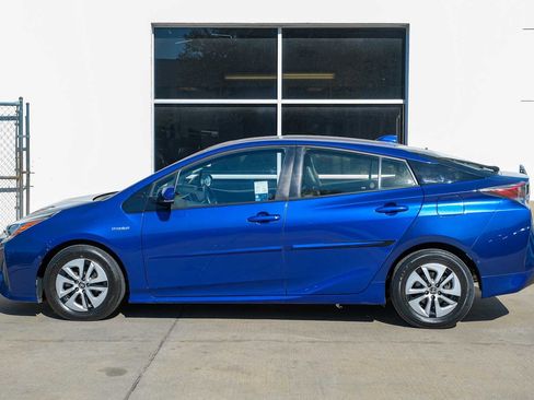 Used 2017 Toyota Prius Four image 11