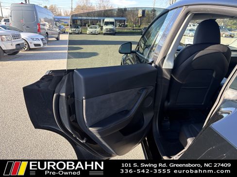 Used 2023 Tesla Model Y Performance image 11