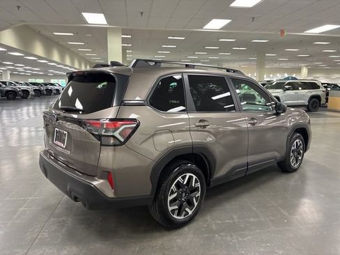 Used 2025 Subaru Forester Premium AWD/4WD image 8