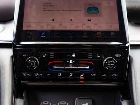 Used 2023 Jeep Grand Cherokee Limited w/ Trailer Tow Prep Group (B) AWD/4WD image 20