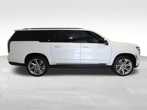Used 2025 Cadillac Escalade ESV Sport w/ Touring Package AWD/4WD image 5