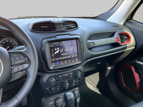 Used 2022 Jeep Renegade Trailhawk AWD/4WD image 7