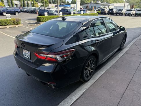 Used 2023 Toyota Camry SE w/ Cold Weather Package FWD image 4
