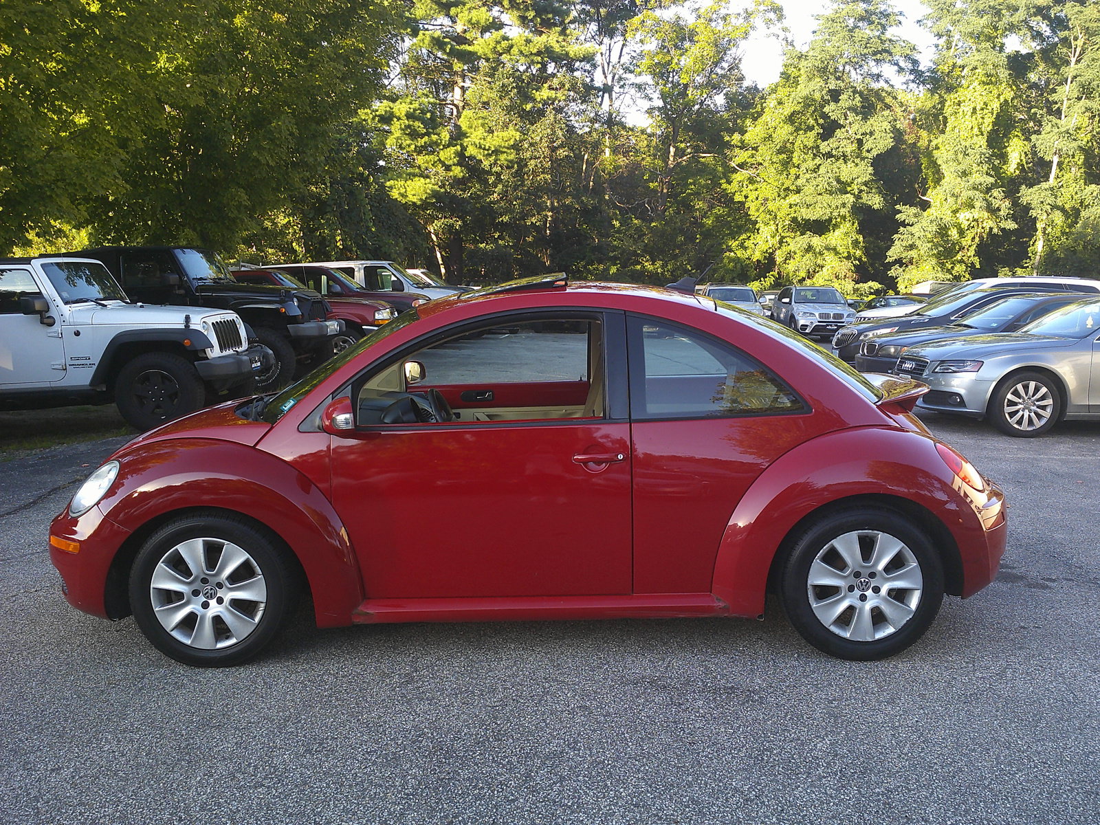 Used 2009 Volkswagen Beetle S FWD image 5