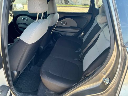 Used 2019 Kia Soul FWD image 11