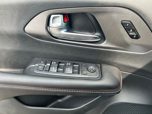 New 2027 Chrysler Pacifica Select AWD/4WD image 10