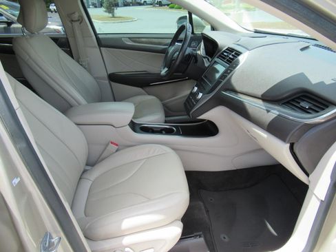 Used 2017 Lincoln MKC Reserve FWD image 10