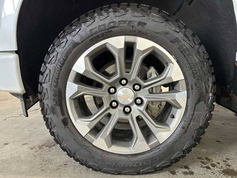 Used 2022 Chevrolet Silverado 1500 High Country w/ Technology Package AWD/4WD image 18