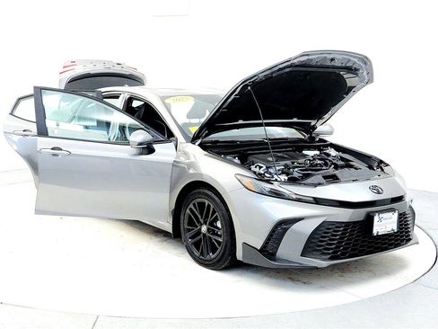 Certified 2025 Toyota Camry SE image 9