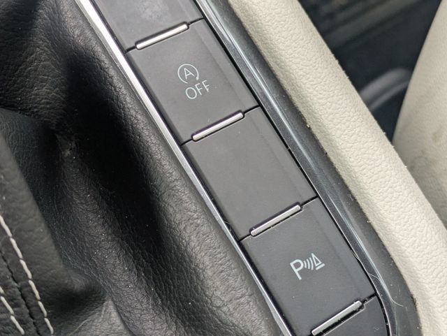 Used 2024 Volkswagen Tiguan SE R-Line FWD image 33