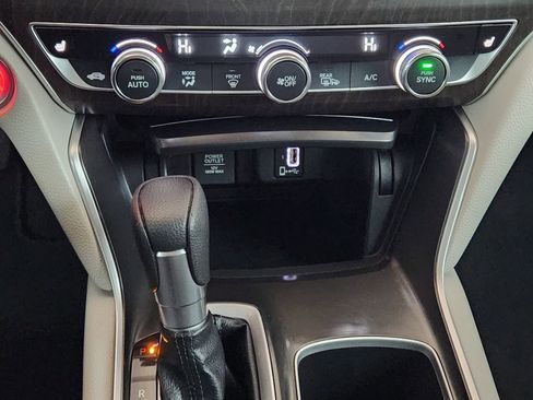Used 2018 Honda Accord EX image 18