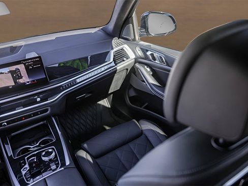 Used 2023 BMW X7 xDrive40i w/ Executive Package image 31