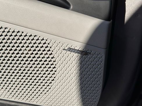 Used 2023 Hyundai Elantra Limited image 27