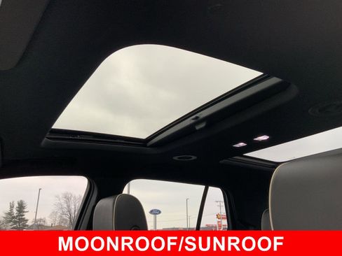 Used 2023 Chevrolet Traverse Premier w/ Redline Edition image 4