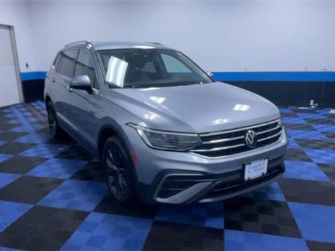Used 2022 Volkswagen Tiguan SE image 2