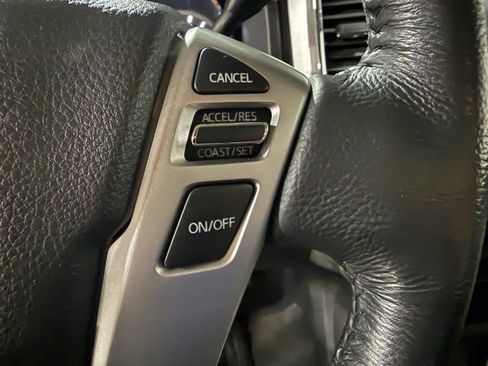 Used 2019 Nissan Titan SV image 12