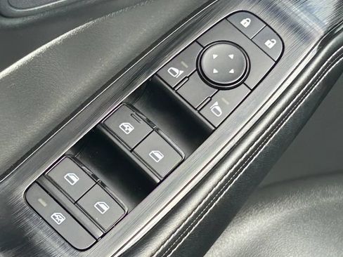 Used 2025 Nissan Rogue SV AWD/4WD image 29