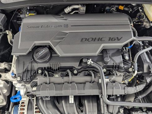 Certified 2025 Hyundai Elantra SE image 10